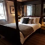 The Windmill 4*