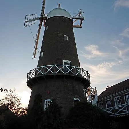 בית הארחה The Windmill 4*